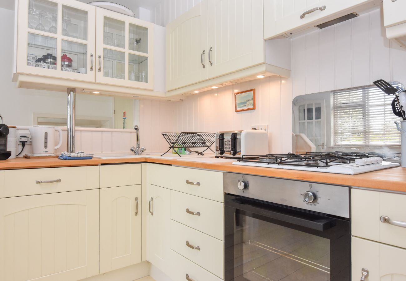Mulberry Cottage Holiday Home kitchen with oven, microwave, fridge/freezer and dishwasher.