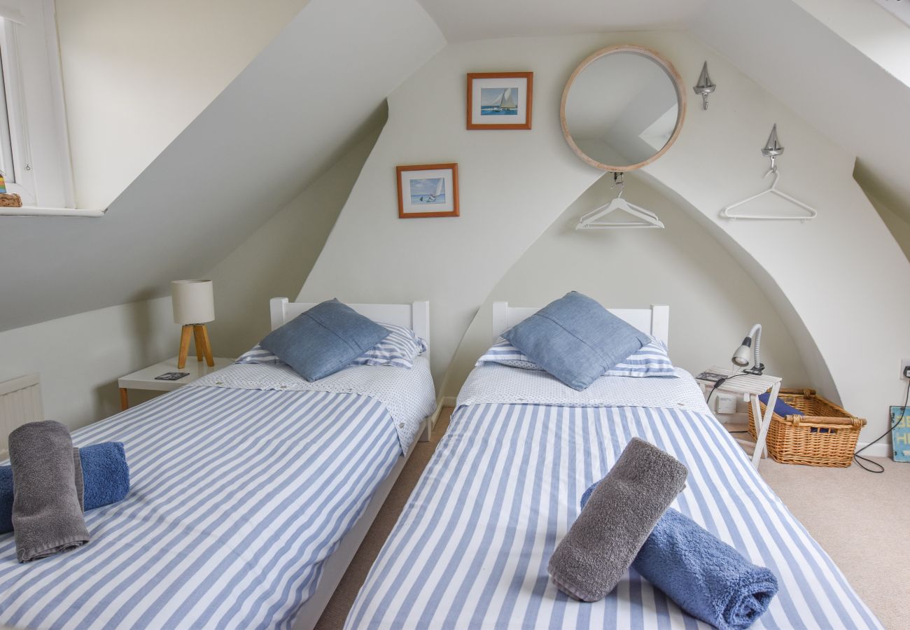 Sailing Holidays on the Isle of Wight 2 bed cottage