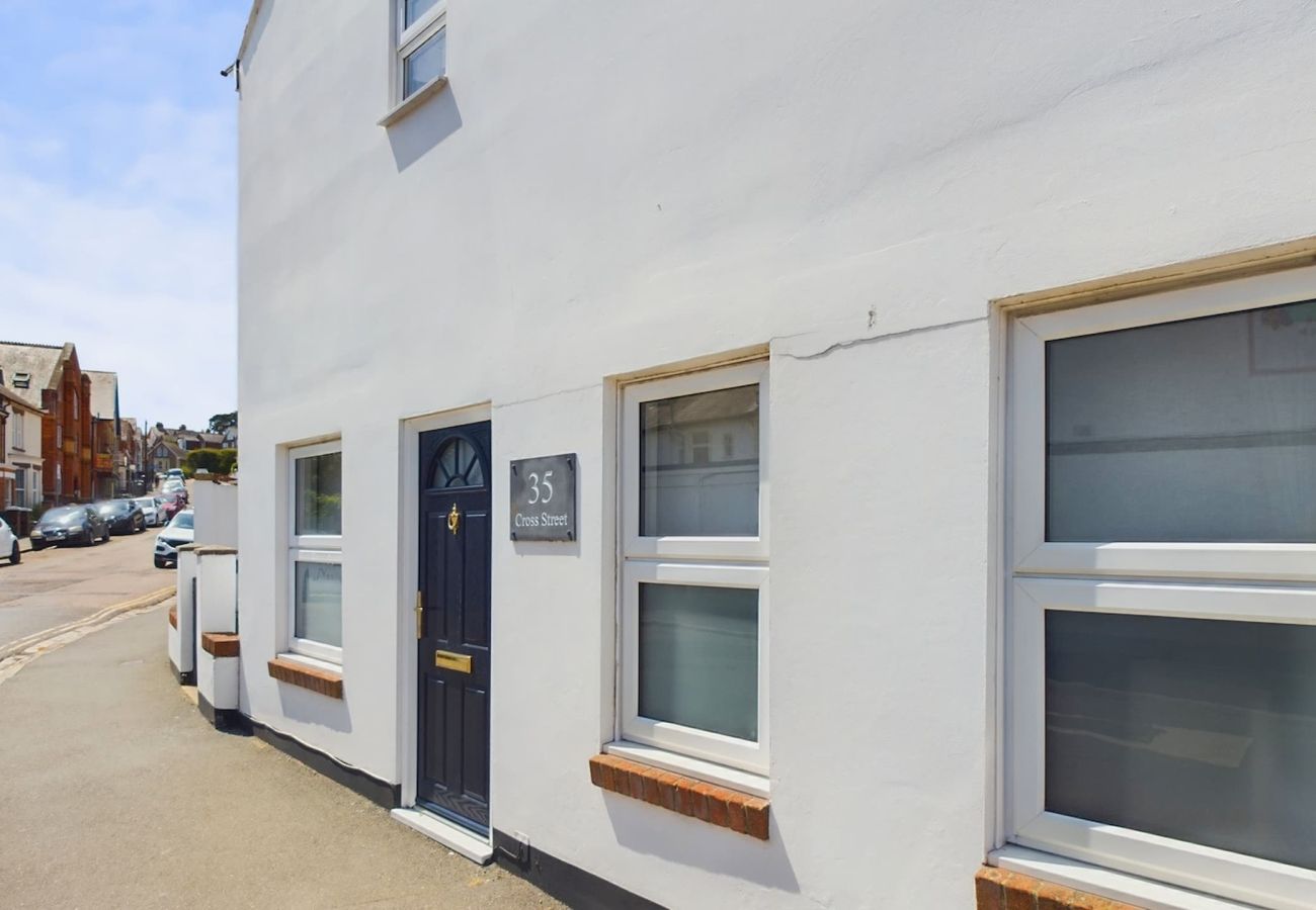 Dog-friendly coastal holiday home, Cowes, Isle of Wight