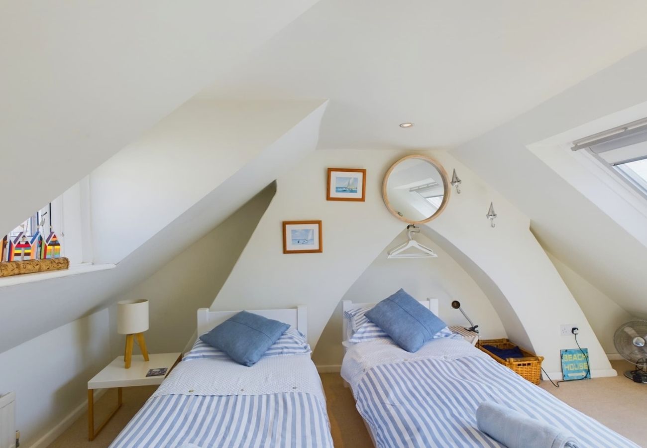 Sailing Holidays on the Isle of Wight 2 bed cottage