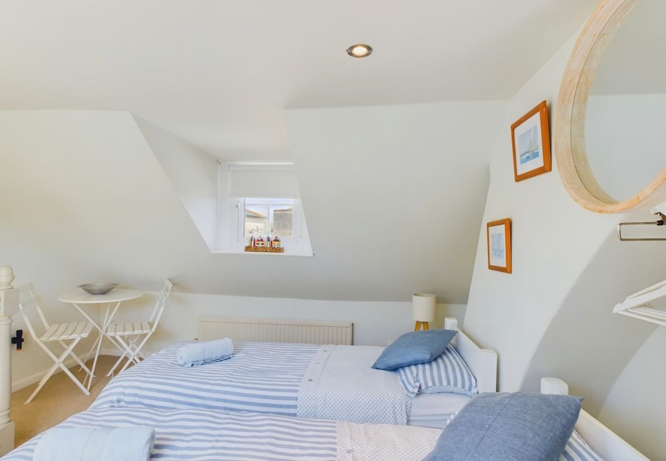 Sailing Holidays on the Isle of Wight 2 bed cottage