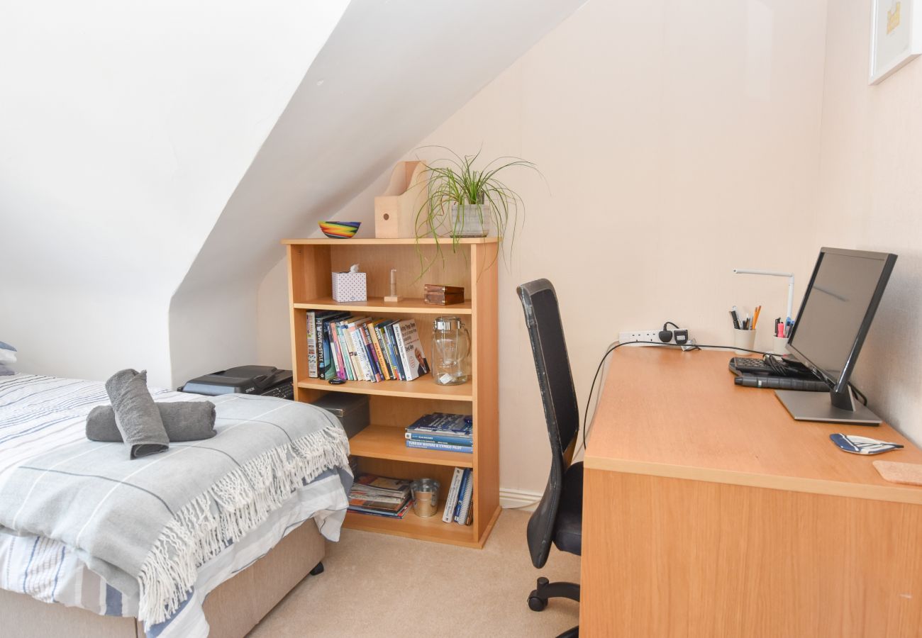 Spacious Cowes Holiday Home, Isle of Wight (Sleeps 8)