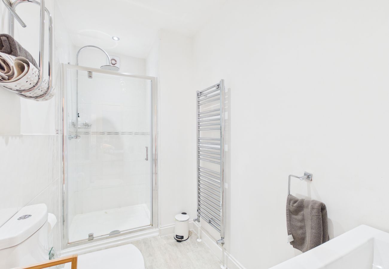 Family shower room at Granville Coast holiday home in Cowes