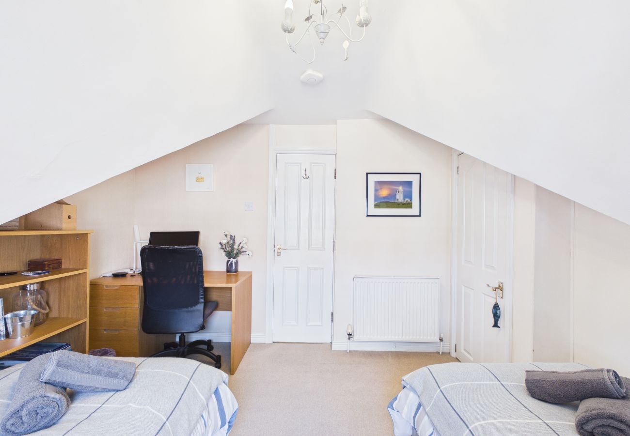 Spacious Cowes Holiday Home, Isle of Wight (Sleeps 8)