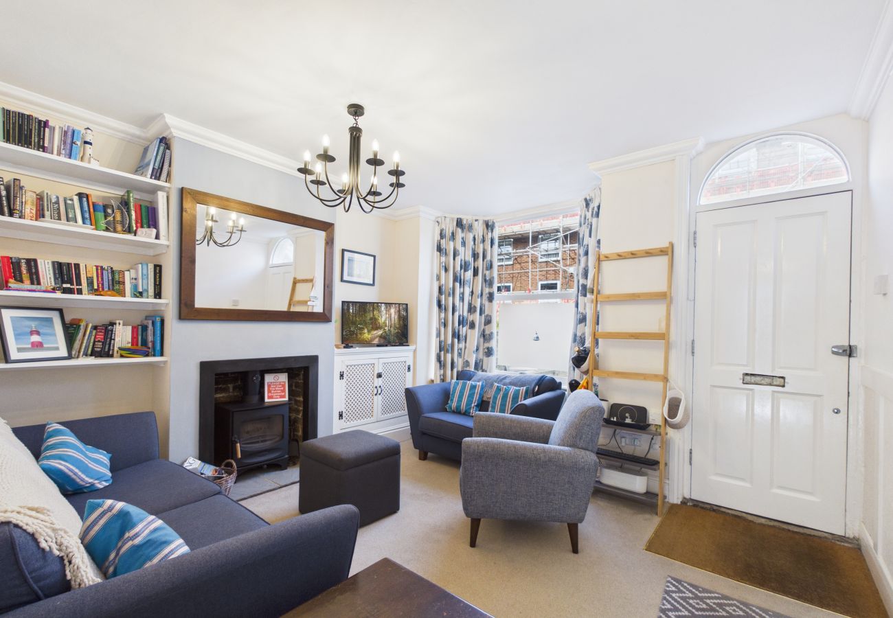 Ground floor sitting room at Granville Coast holiday home in Cowes