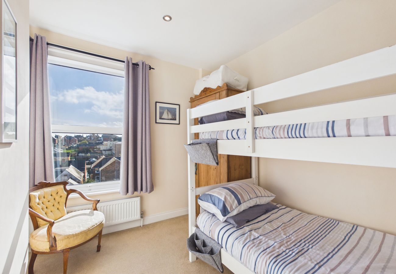 Bunk bedroom at Granville Coast holiday home in Cowes