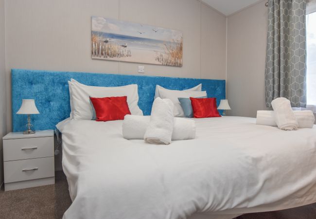 Chalet in Ryde - Carpenters Lodge, the perfect dog friendly retreat. Chalet in Ryde - Carpenters Lodge, the perfect dog friendly retreat.