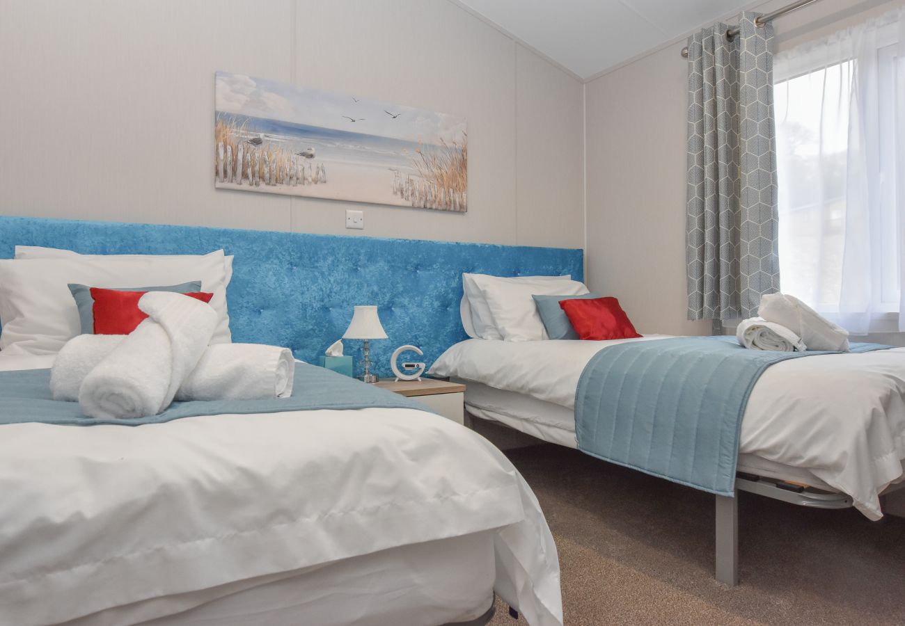 Rural getaway 2 bed holiday lodge Isle of Wight