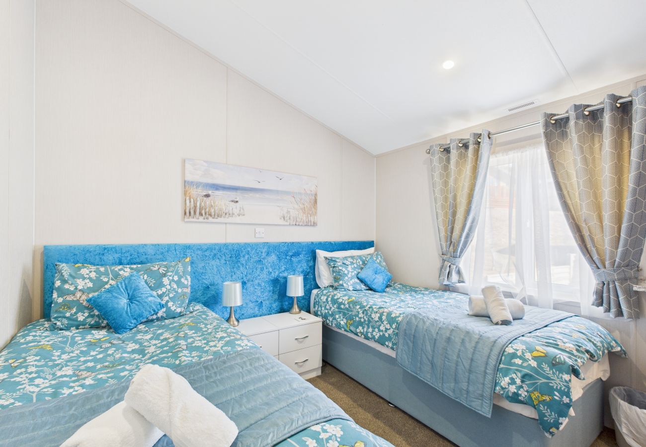 Rural getaway 2 bed holiday lodge Isle of Wight