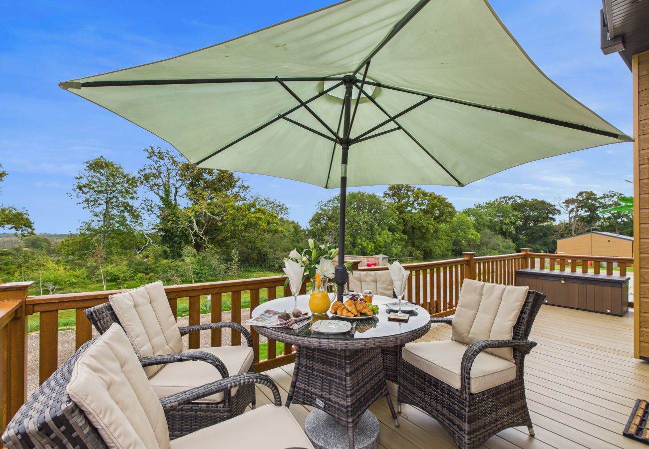 Rural getaway 2 bed holiday lodge Isle of Wight