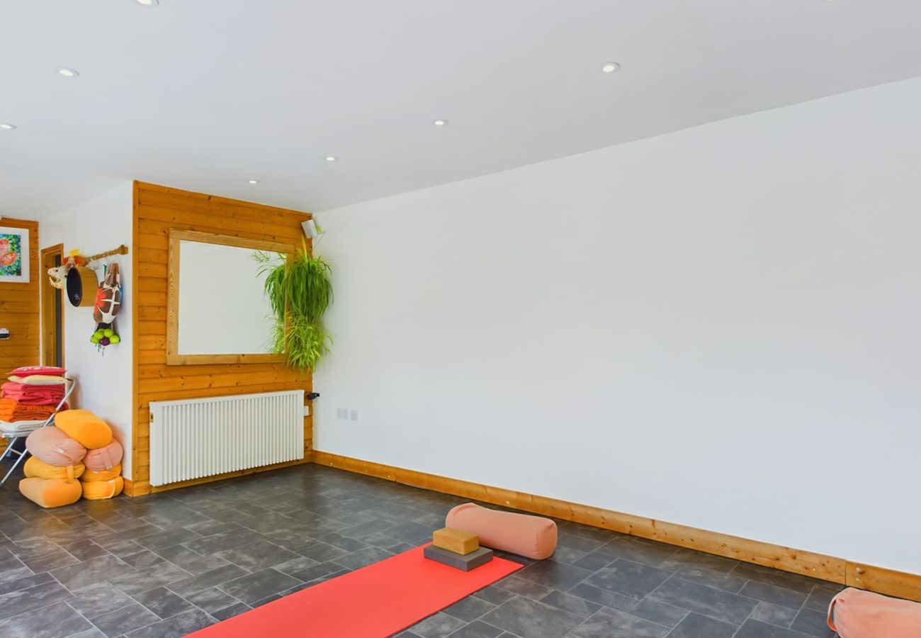 Isle of Wight luxury escape with private yoga studio in the garden. 