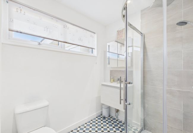 House in Sandown - Sea Breeze Your Coastal Sanctuary in Sandown House in Sandown - Sea Breeze Your Coastal Sanctuary in Sandown