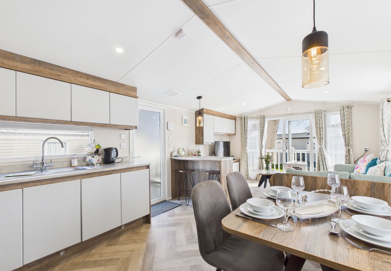 Spacious Holiday Lodge with sea views near Thorness Bay, Isle of Wight