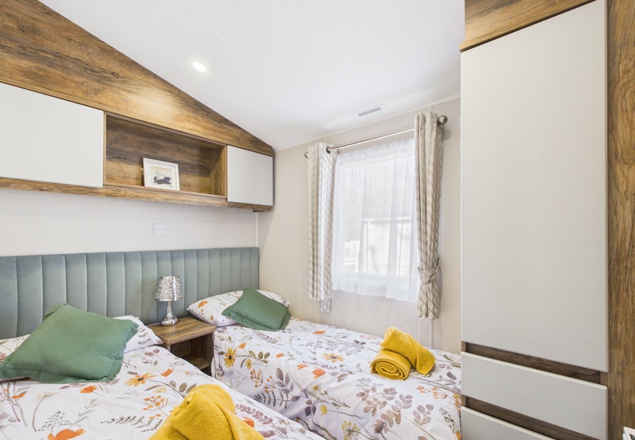 Twin bedroom, perfect for families or friends sharing a holiday lodge
