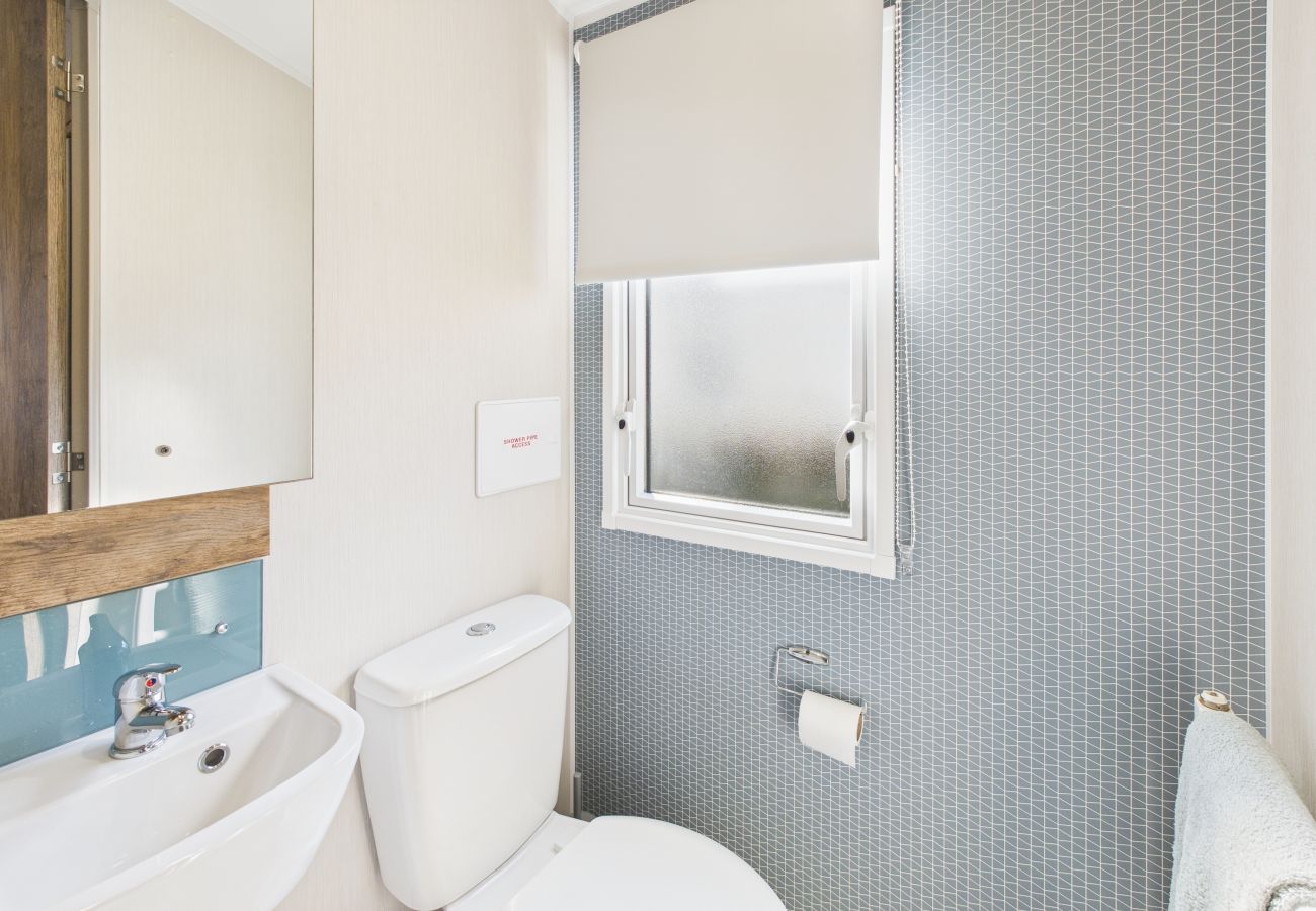 Dog-Friendly Holiday Lodge with sea views