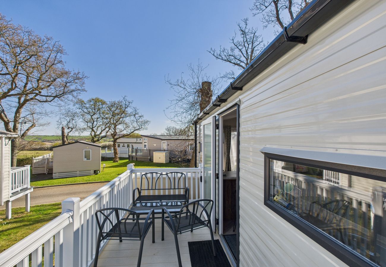 Family lodge with outside seating area