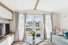 Mobile home in Great Thorness - Beachlands Family Retreat at Thorness...