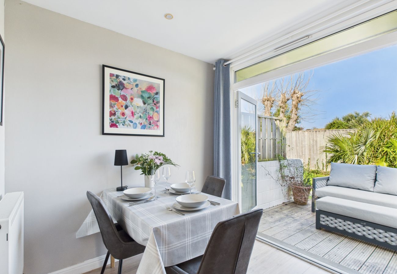 Isle of Wight holiday rental with garden