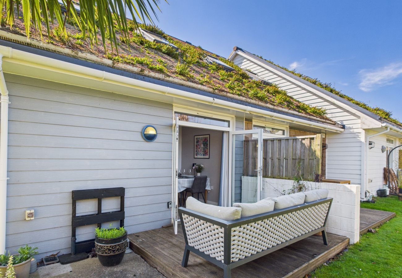 Isle of Wight Holiday Retreat with private garden