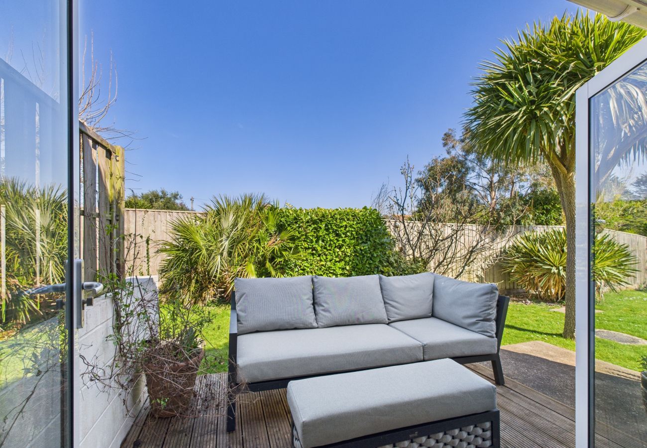  Isle of Wight holiday home with outdoor seating