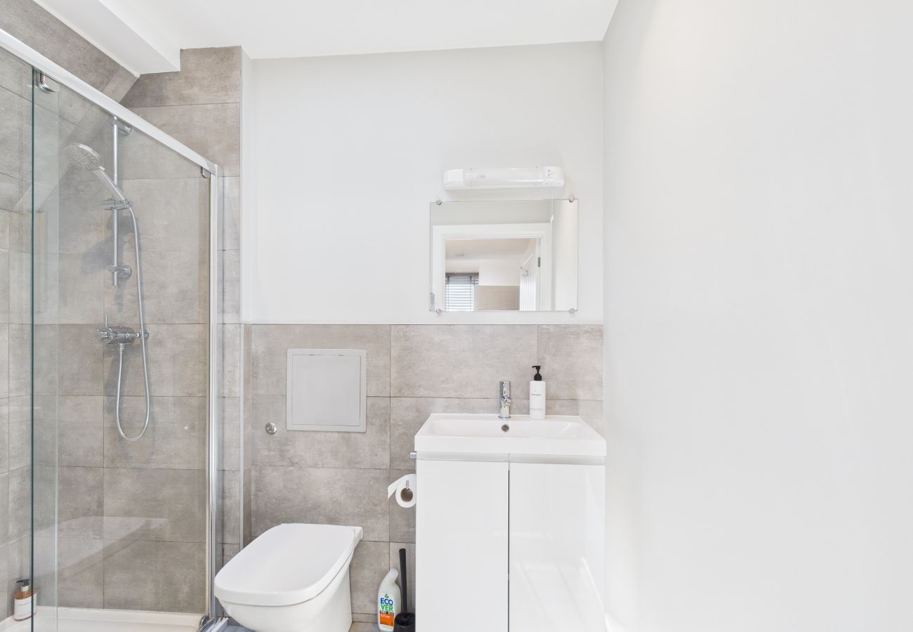 Isle of Wight 3 bed coastal getaway with Courtyard