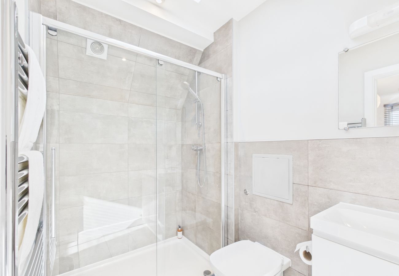 Isle of Wight 3 bed coastal getaway with Courtyard