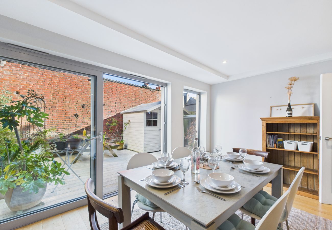 pet friendly accommodation in Cowes Isle of Wight